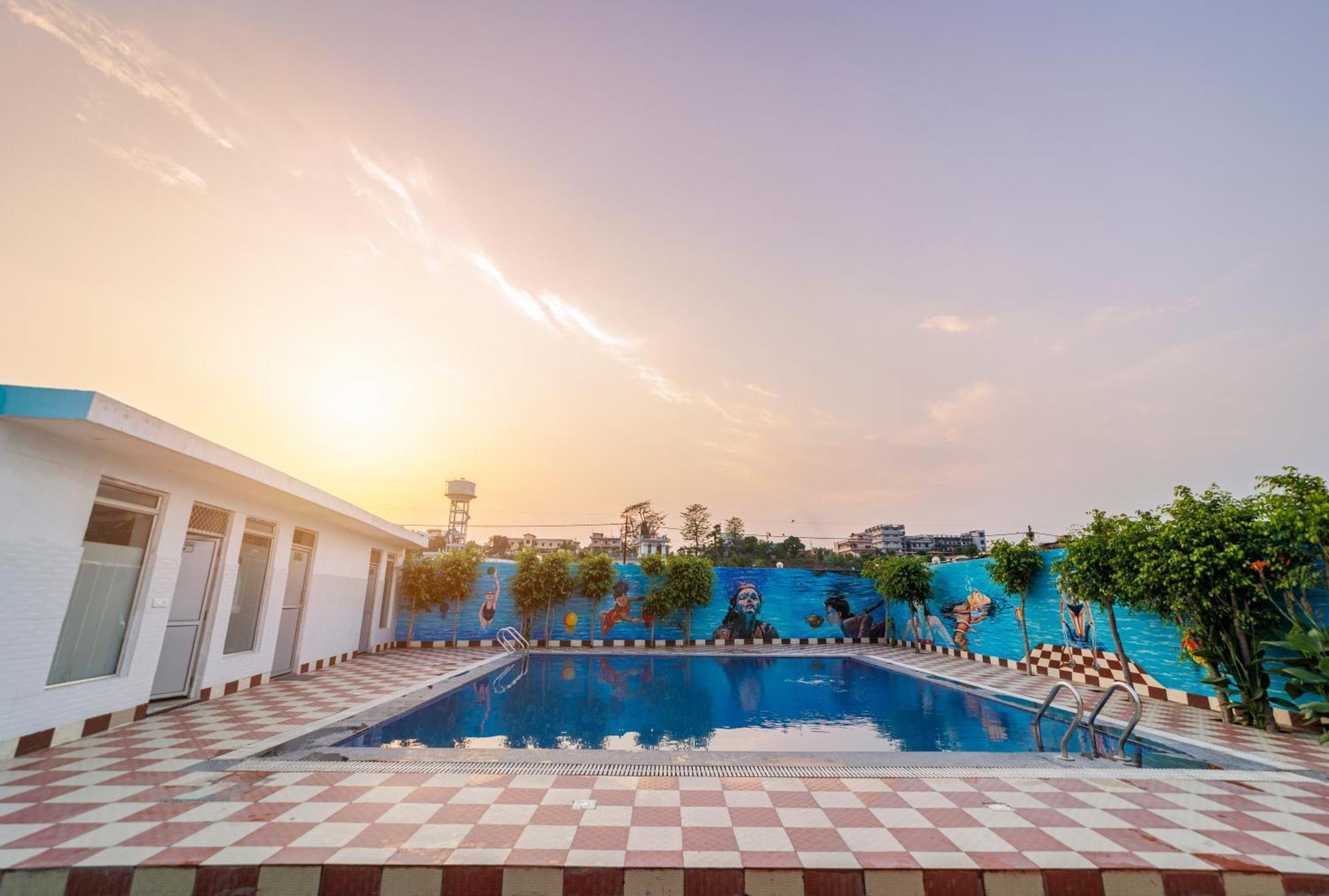 Inde Reva Resort Rishikesh リシケーシュ エクステリア 写真